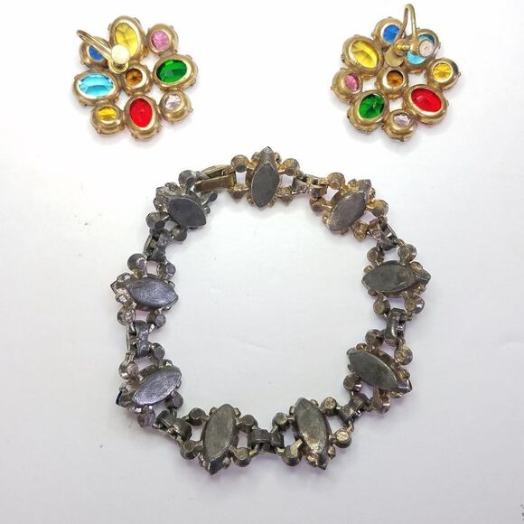 Vintage Jewel Tone Rhinestone Demi Parure Pot Metal Bracelet Screw Back Earrings - Picture 7 of 14